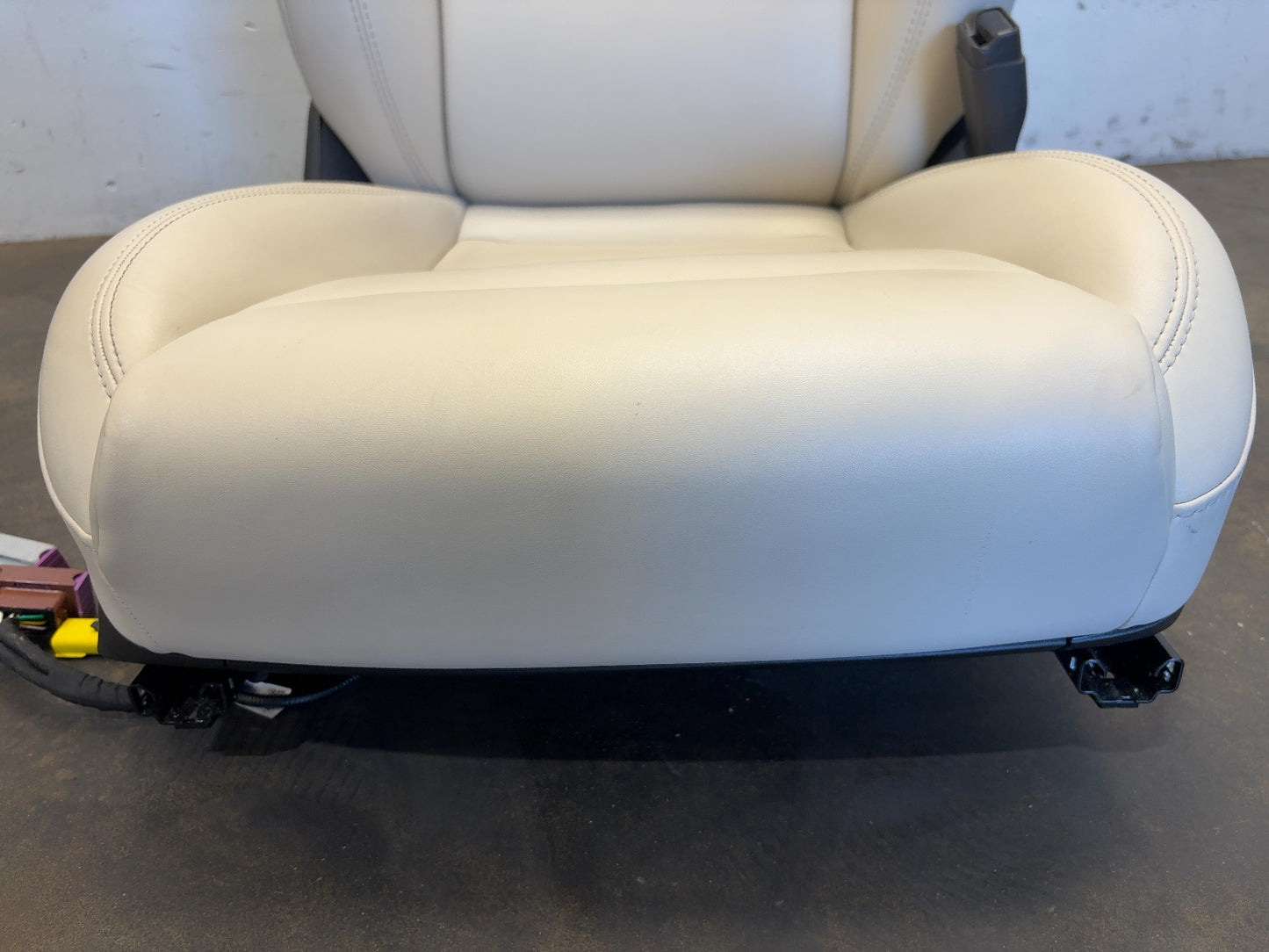 2018 Tesla Model S Front Right Seat Assembly 9876536-03-A