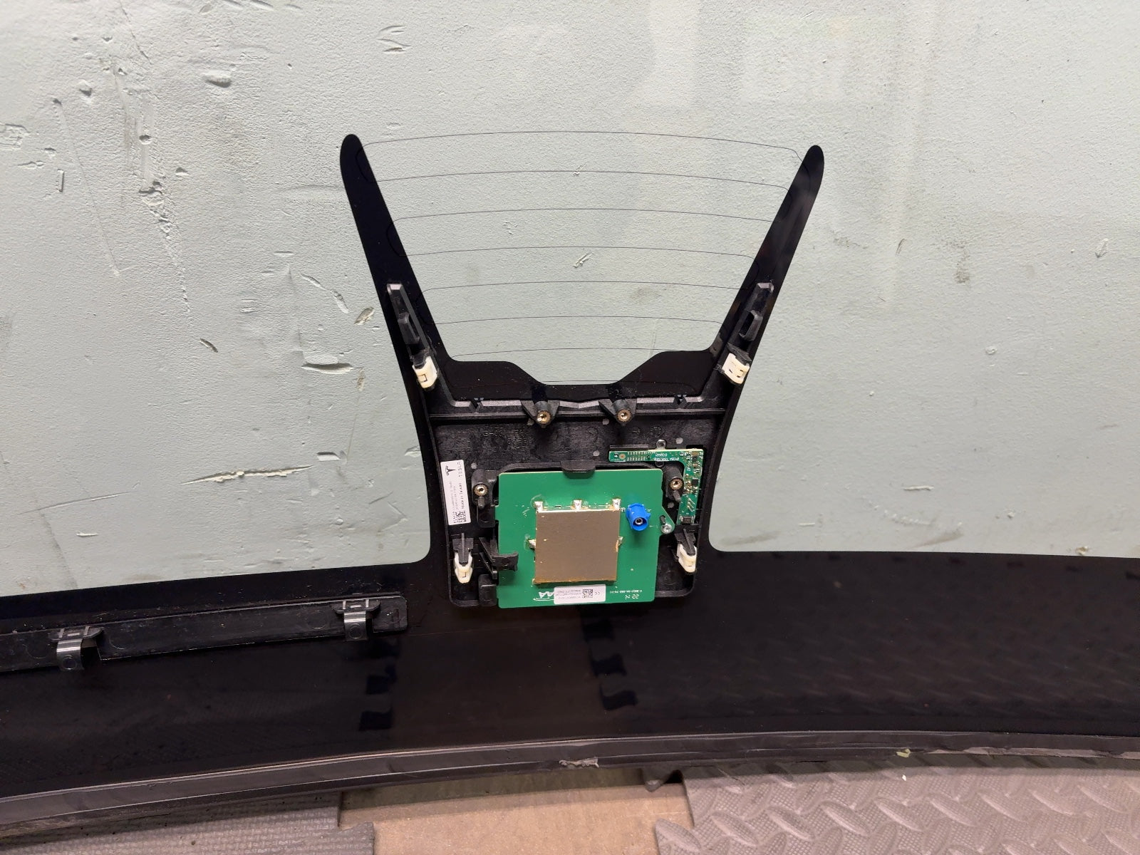 2022 Tesla Model Y Windshield 1533237-00-J – Calimotive Auto Recycling