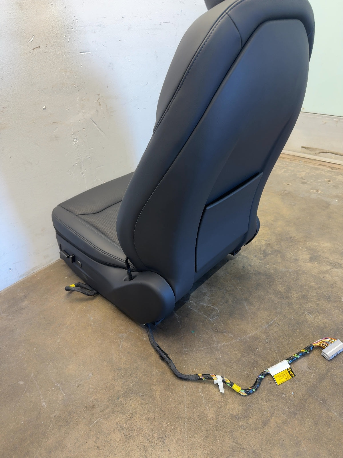 2025 Tesla Model 3 Highland Front Left Seat Assembly 7754322-01-C