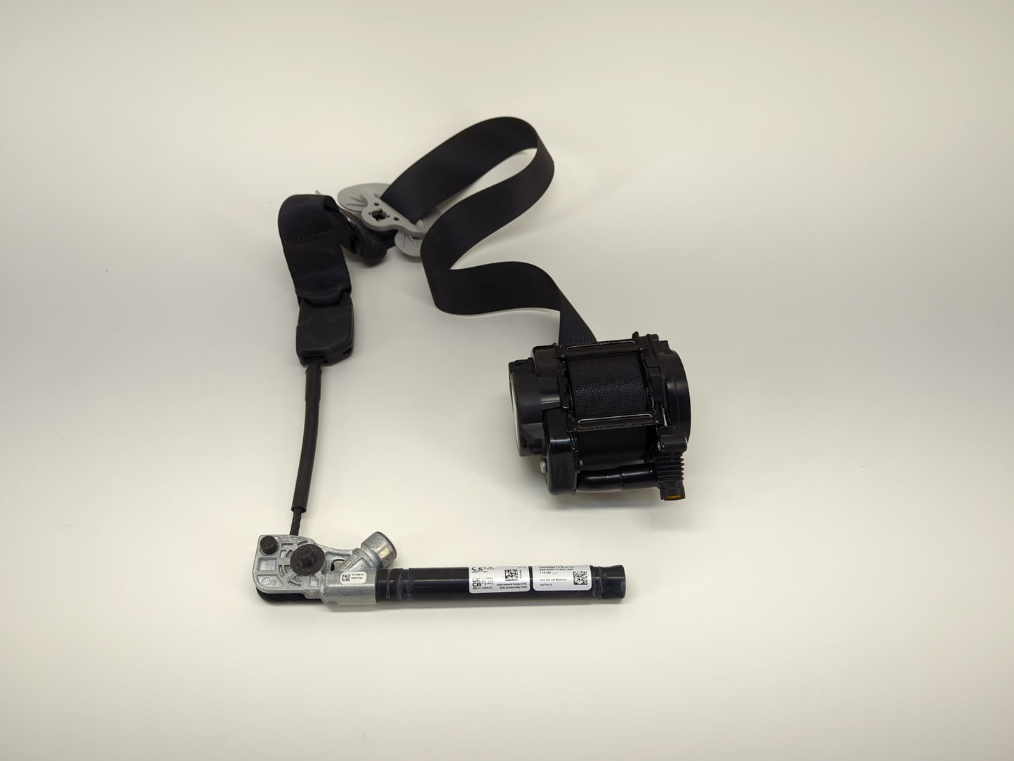 2023-2025 Tesla Model Y Front Left Seat Belt w Prentensioner 1493782-01-D