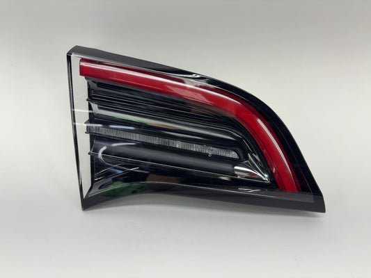 2025 Tesla Model Y Left Tail Lamp Trunk Mounted Global 1502088-00-B