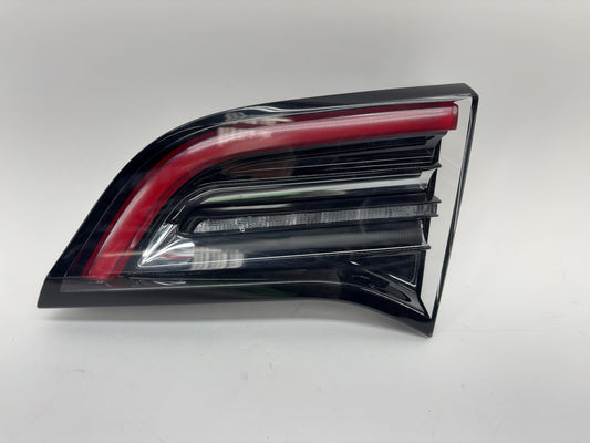 2023 Tesla Model Y Right Tail Lamp Trunk Mounted Global 1502089-00-B