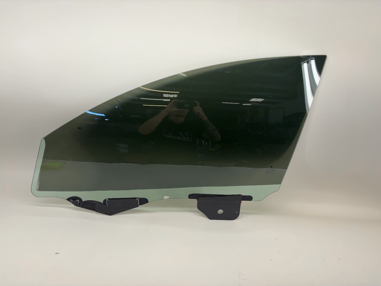 2022-2023 Tesla Model Y Front Left Door Glass Laminated 1582616-00-B