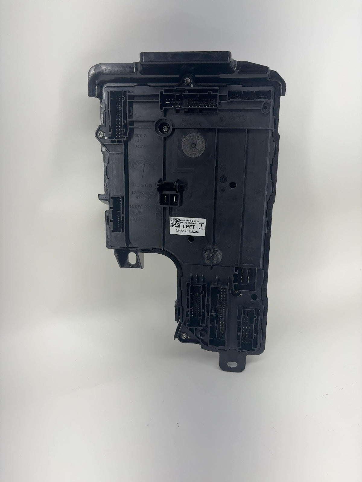 2022 Tesla Model Y V C Left 1497847-39-D