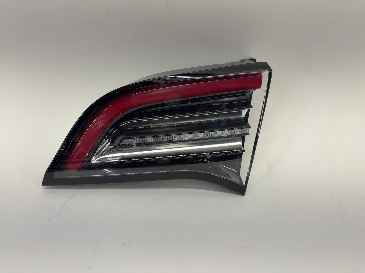 2021-2022 Tesla Model 3 Right Tail Lamp Trunk Mounted 1077402-00-G