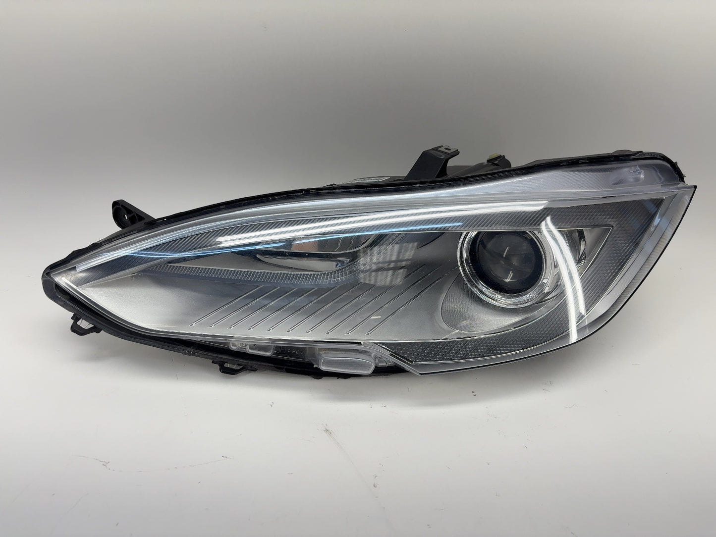 2015 Tesla Model S Left Headlamp 6005906-00-D