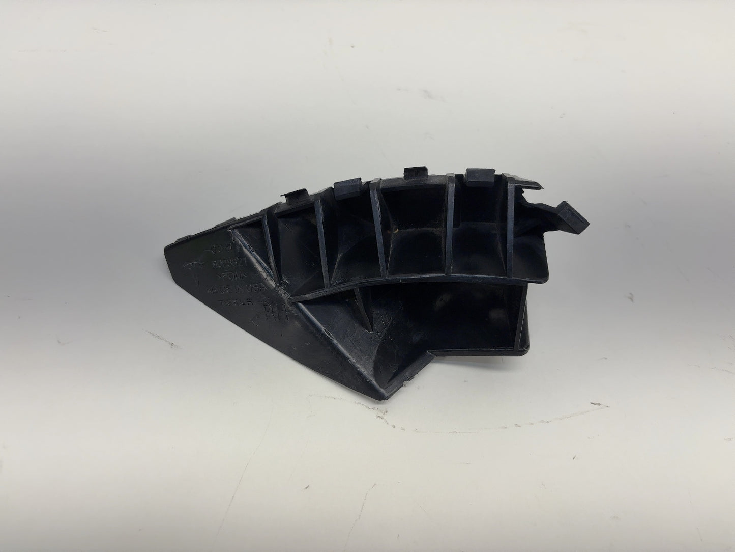 2015 Tesla Model S Fender Bracket Right 6008821-00-D