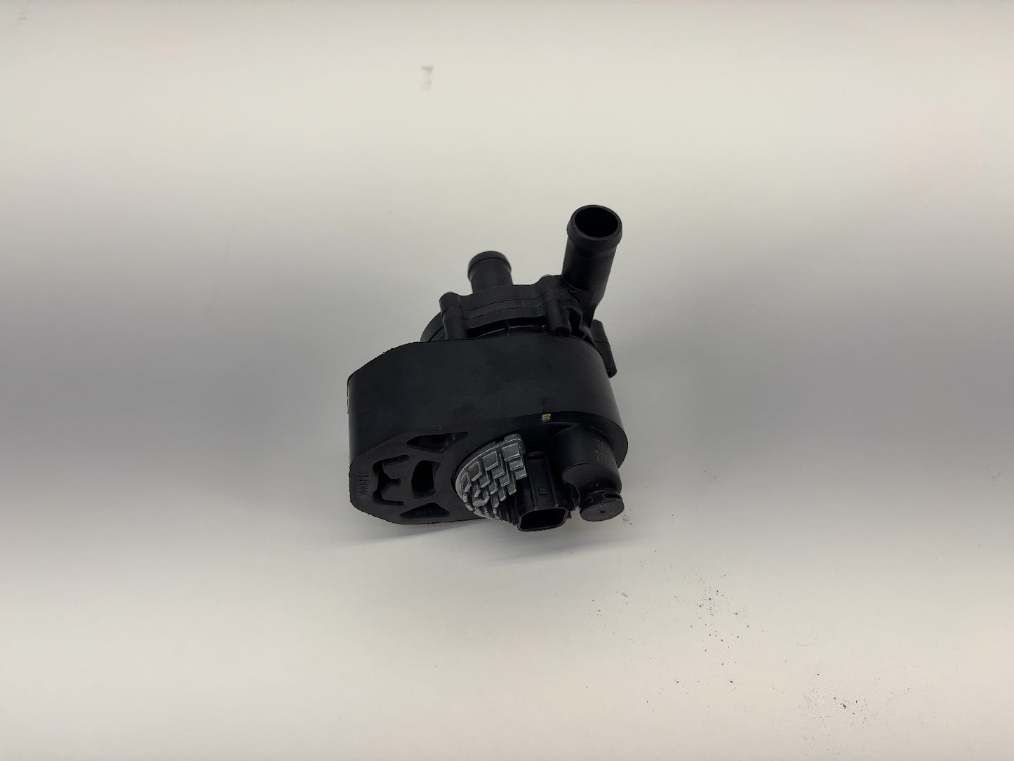 2015 Tesla Model S Coolant Pump 1067473-00-H
