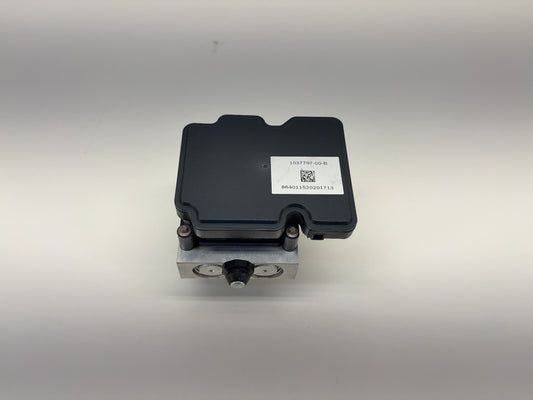2015 Tesla Model S ABS Pump 1037797-00-B