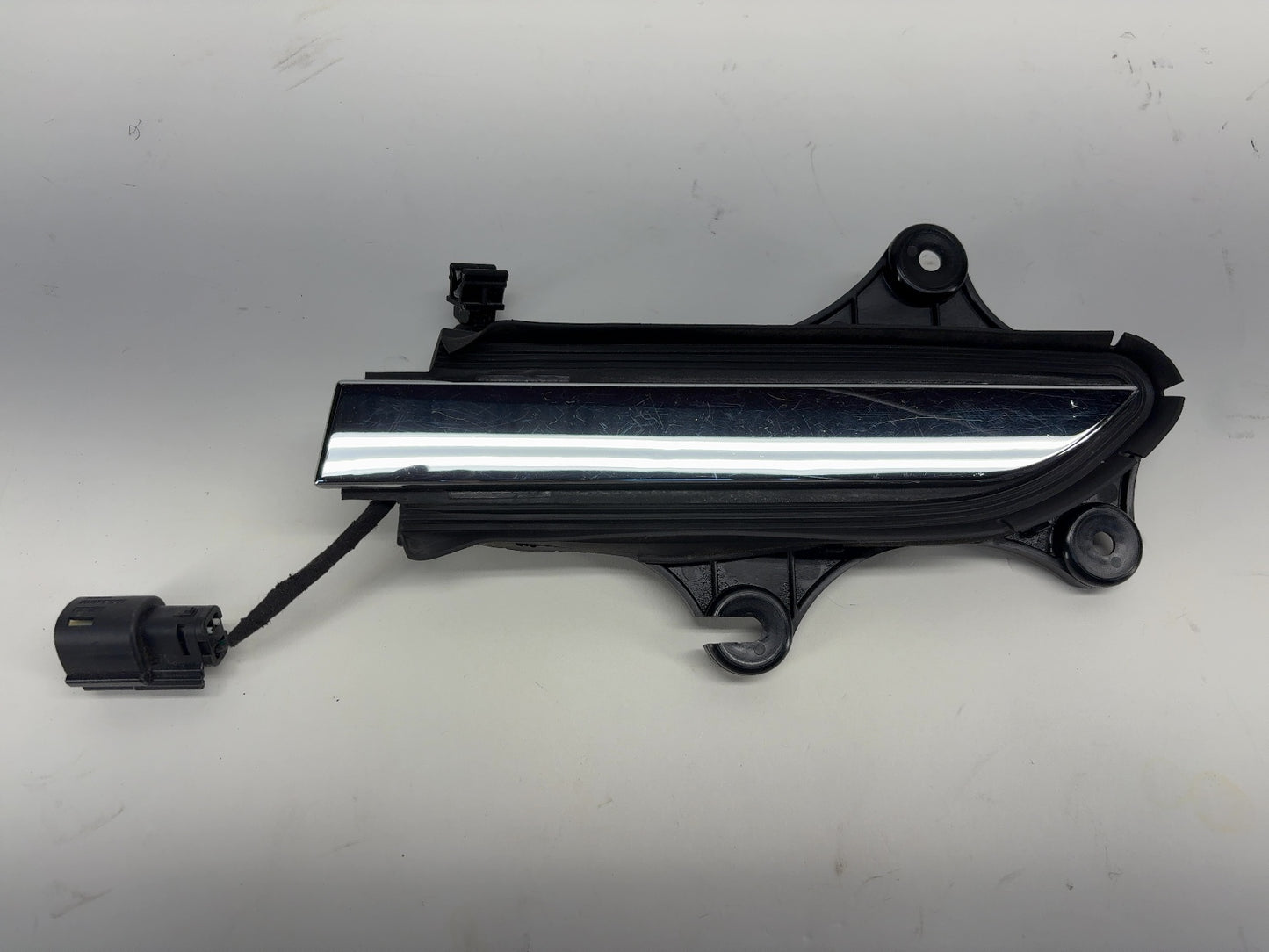 2018-2020 Tesla Model X Front Left Door Handle 1035418-00-E