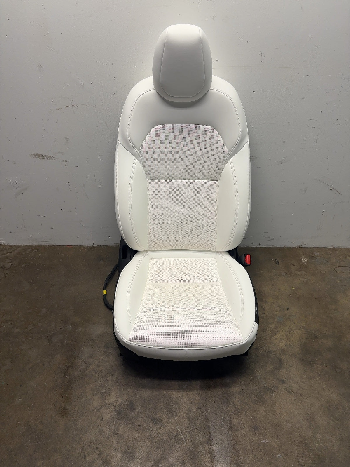 2025 Tesla Model Y Juniper Front Right Seat Assembly 2700041-F2-A