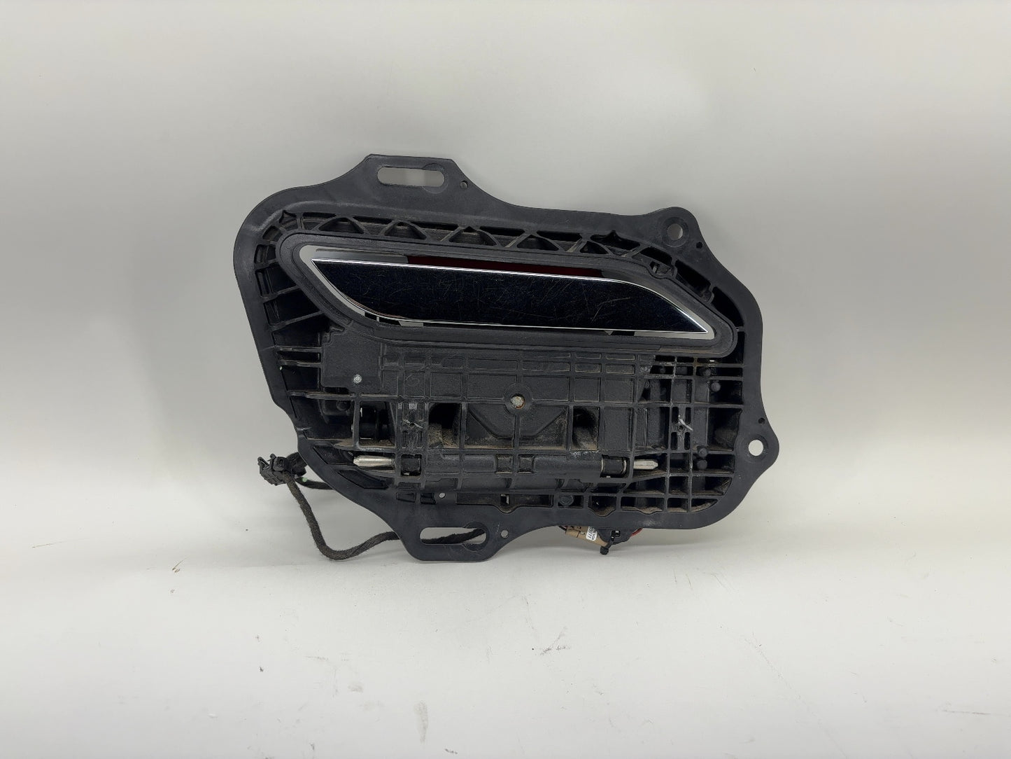 2014 Tesla Model S Rear Right Exterior Door Handle 1007374-00-L