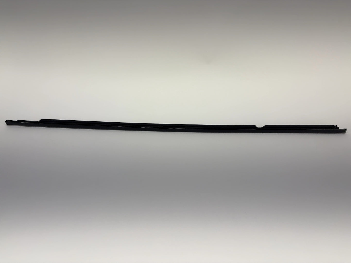2023 Rivian R1S R1T Front Right Door Belt Molding U PT00041977-G