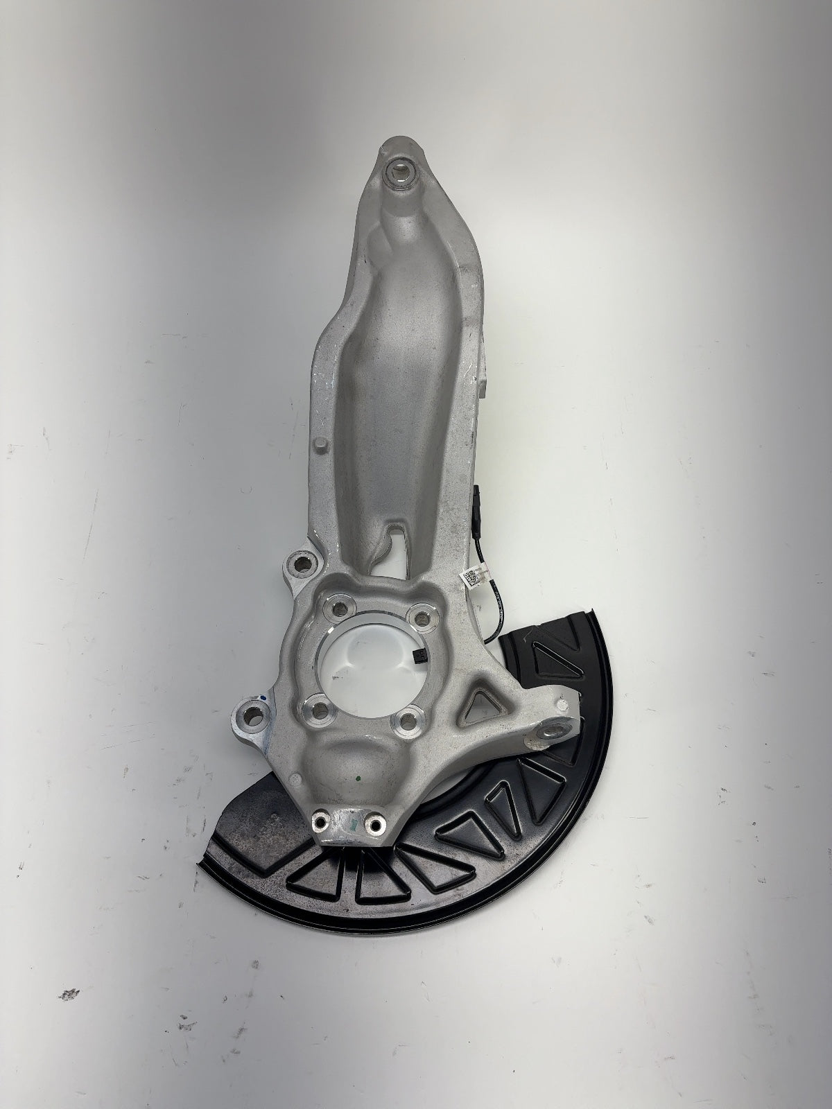 2024 Rivian R1S R1T Front Left Knuckle With Shield PT00415632-D