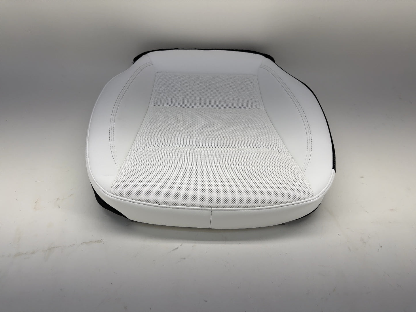 2026 Tesla Model Y Juniper Front Right Lower Cushion White 2048709-02-C