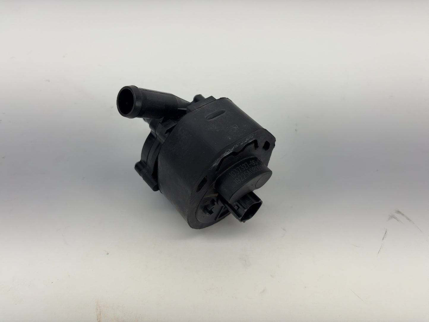 2018-2019 Tesla Model X Front Coolant Pump 1037327-00-G
