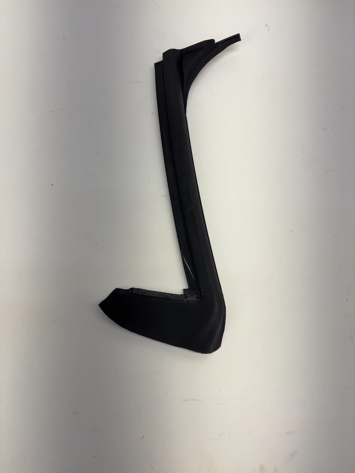 2023-2024 Tesla Model Y Rear Right Quarter Glass Weather Strip 1497714-00-D