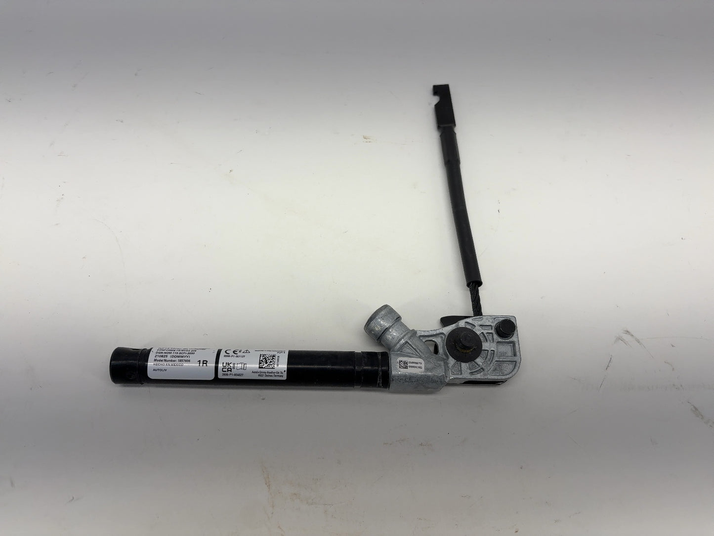 2025-2026 Tesla Model Y Juniper Front Right Pretensioner 1857606-N1-C