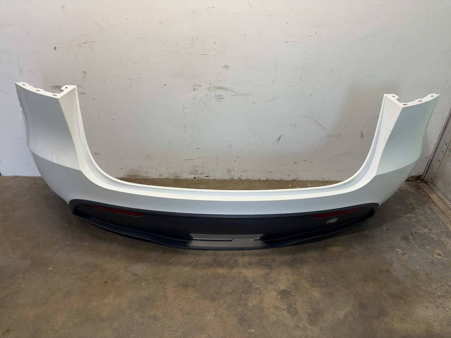 2023 Tesla Model Y Rear Bumper With Valance 1540120-01-E
