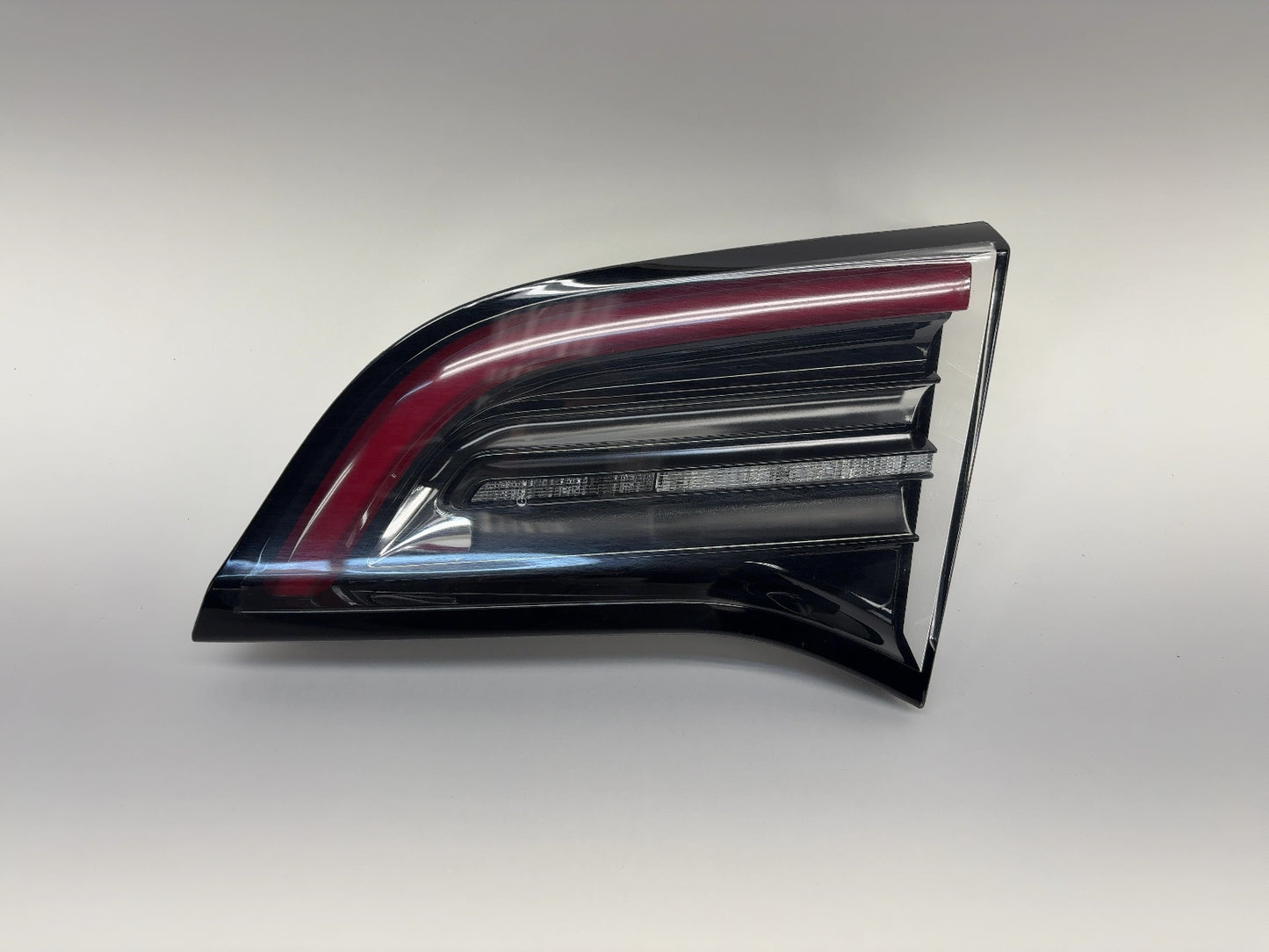 2021-2022 Tesla Model 3 Right Tail Lamp Trunk Mounted 1077402-00-G