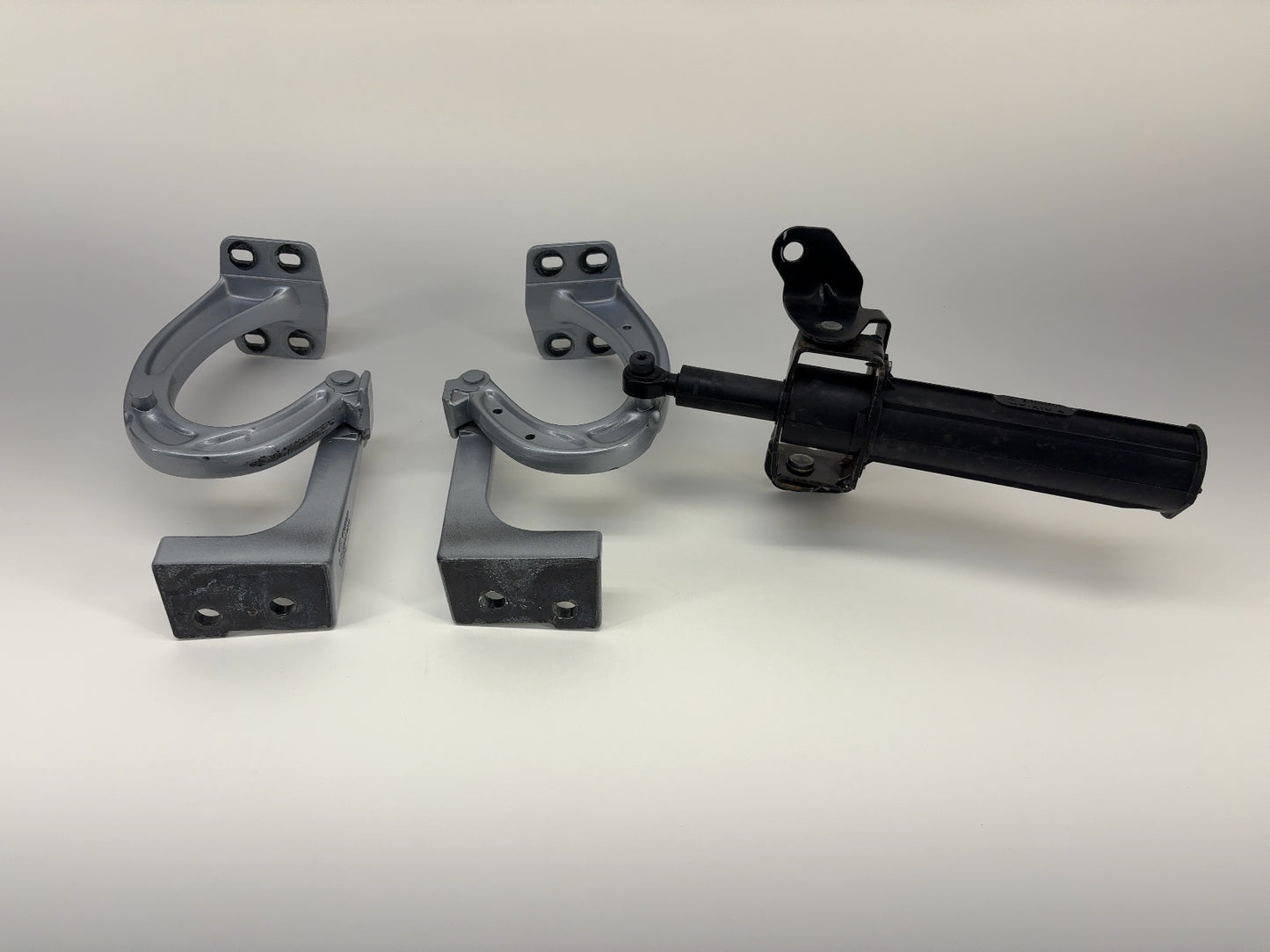 2023 Rivian R1T Left And Right Tailgate Hinge Set PT00042257-D