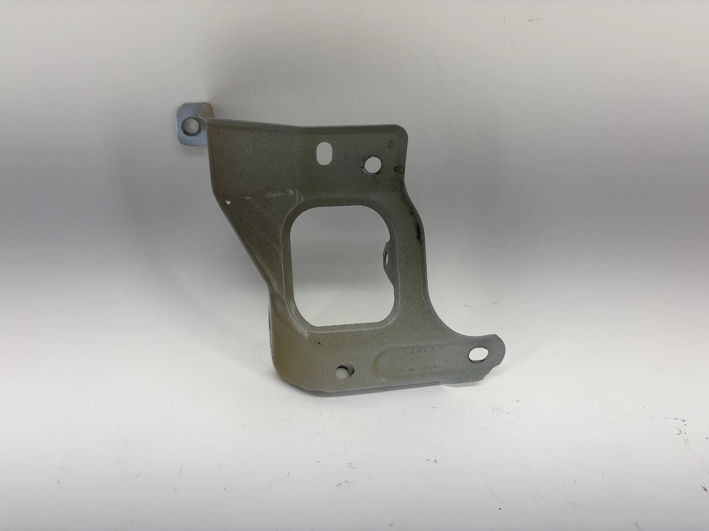 2018 Tesla Model 3 Right Fender Support Bracket 1086016-00-C