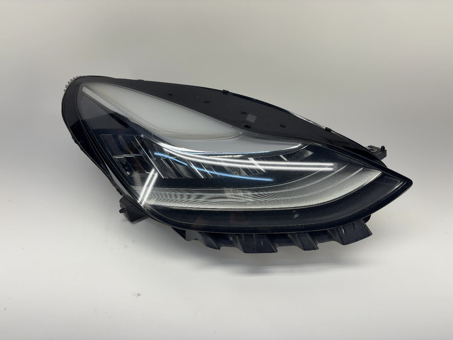 2018 Tesla Model 3 Right Headlamp 1077372-10-I