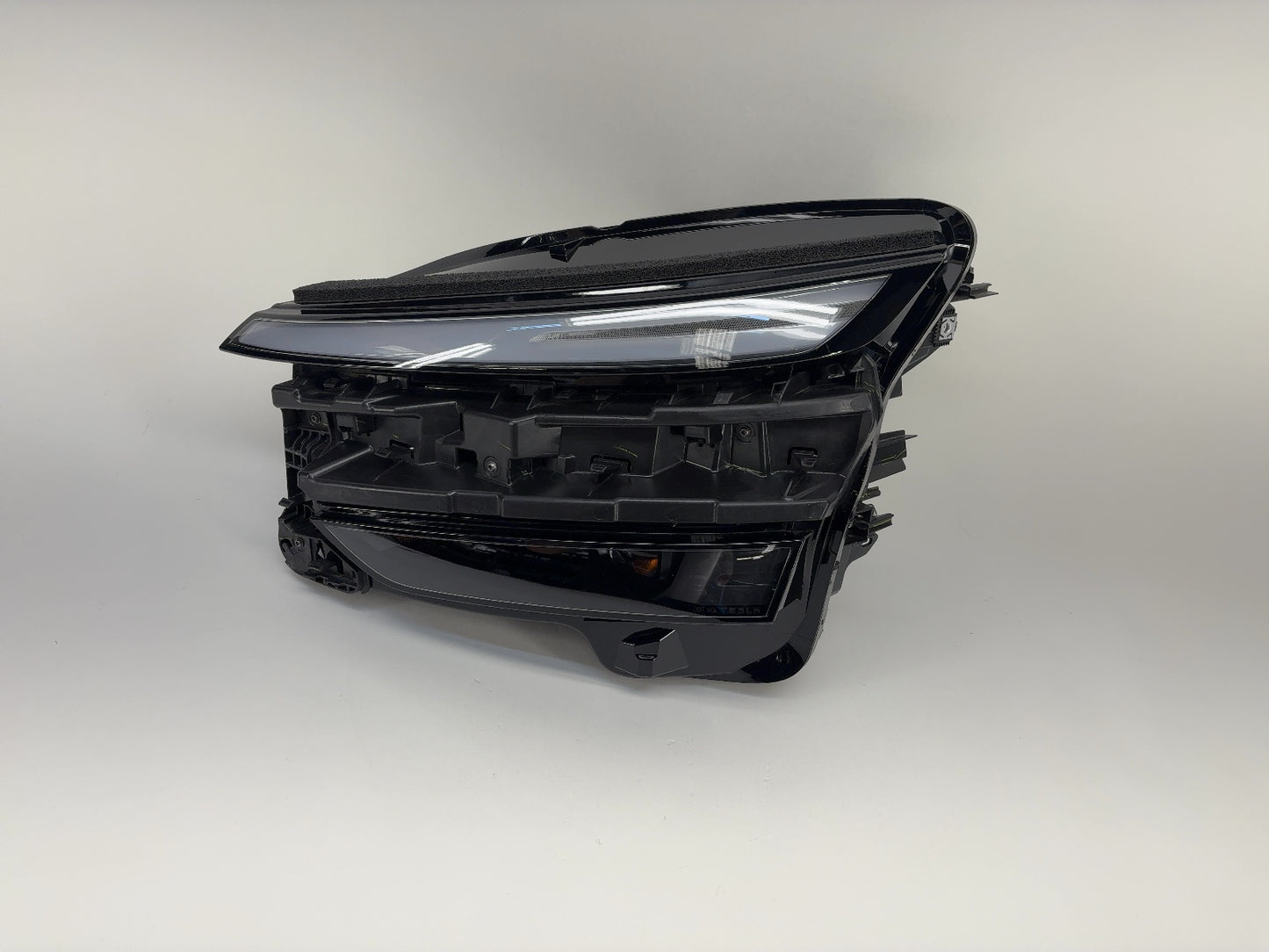 2025-2026 Tesla Model Y Juniper Headlamp Left 1918347-00-E