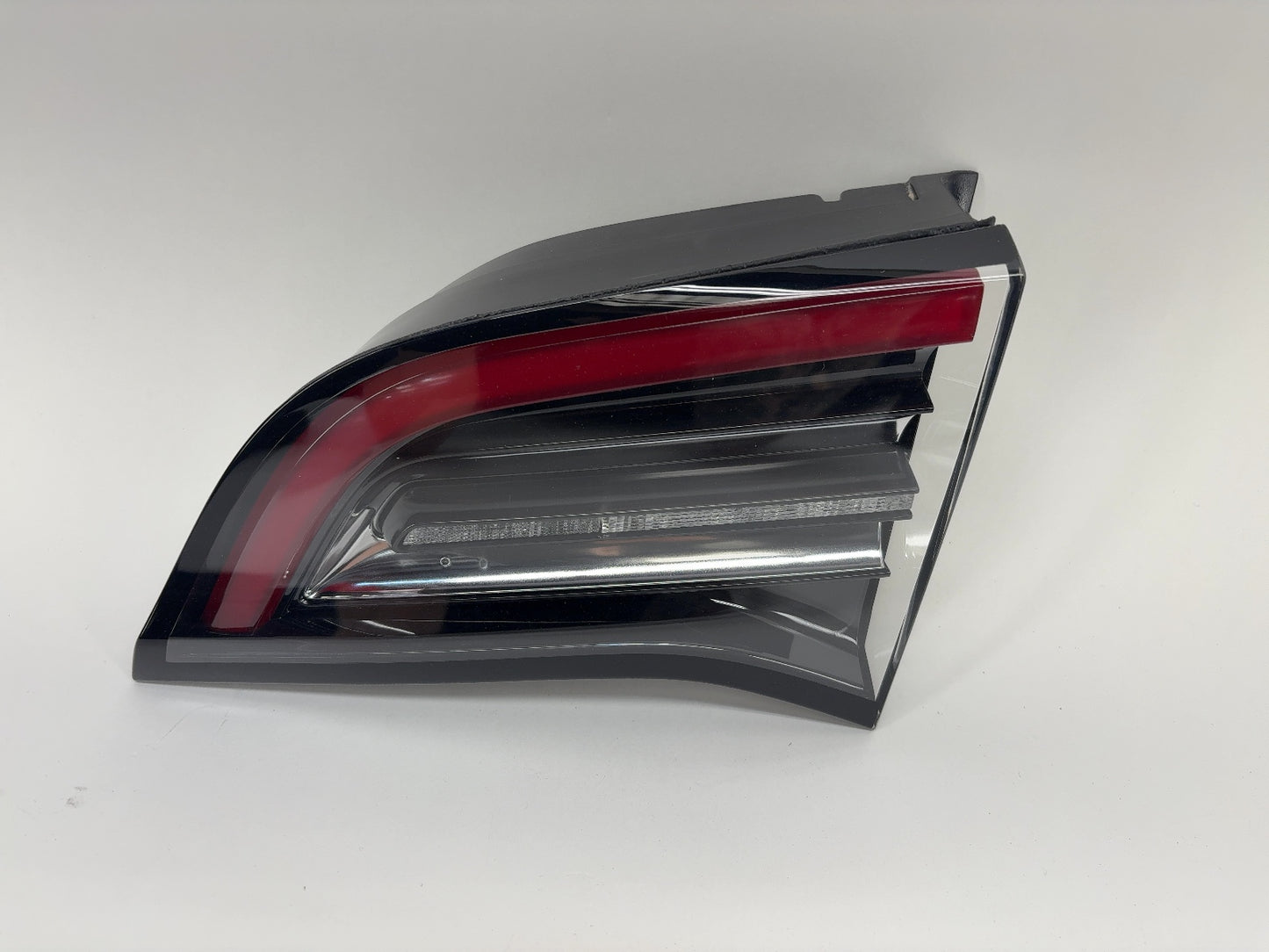 2021-2022 Tesla Model 3 Right Tail Lamp Trunk Mounted 1077402-00-G