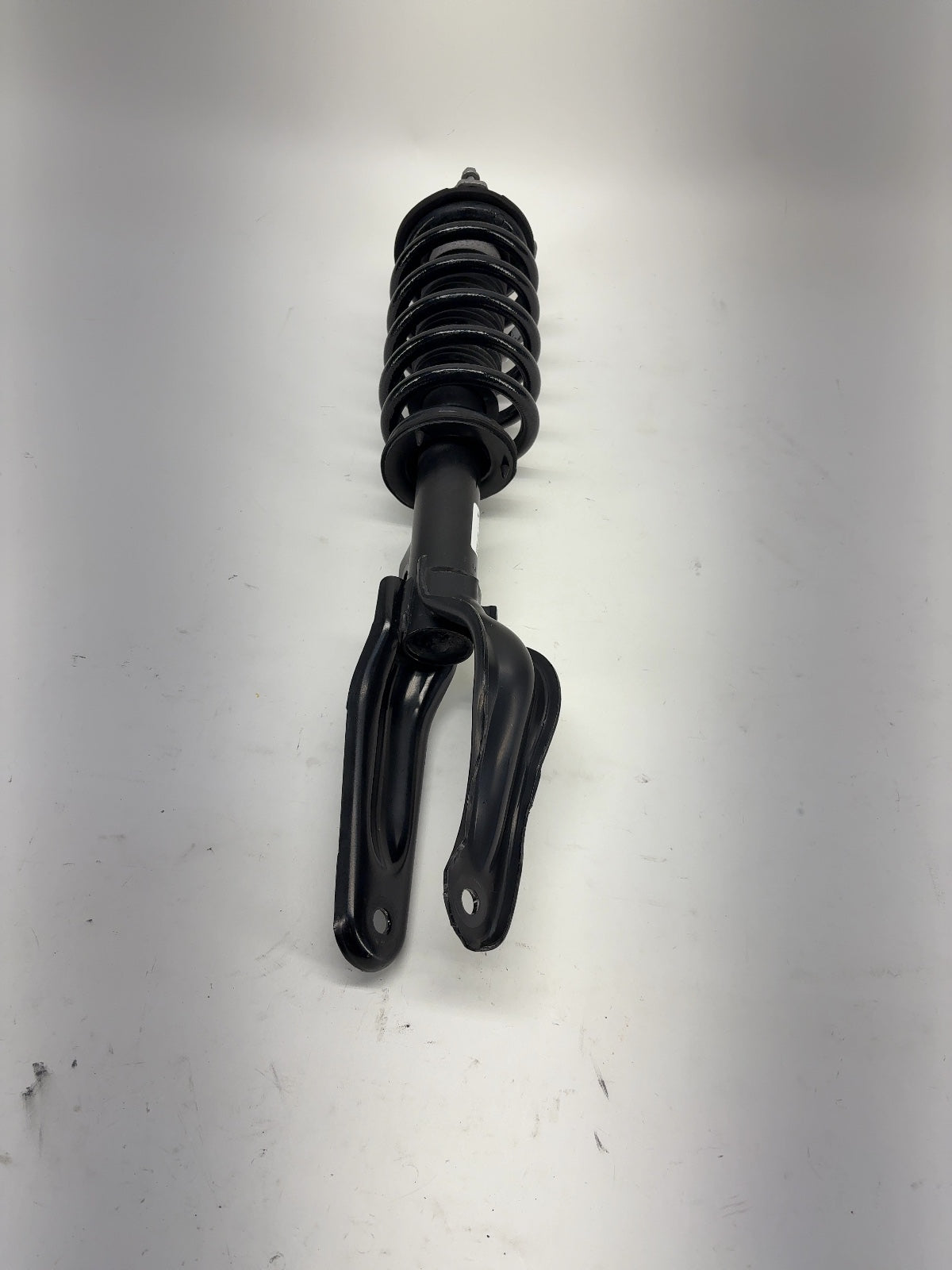 2023 Tesla Model Y Front Left Strut Absorber 2288362-00-A