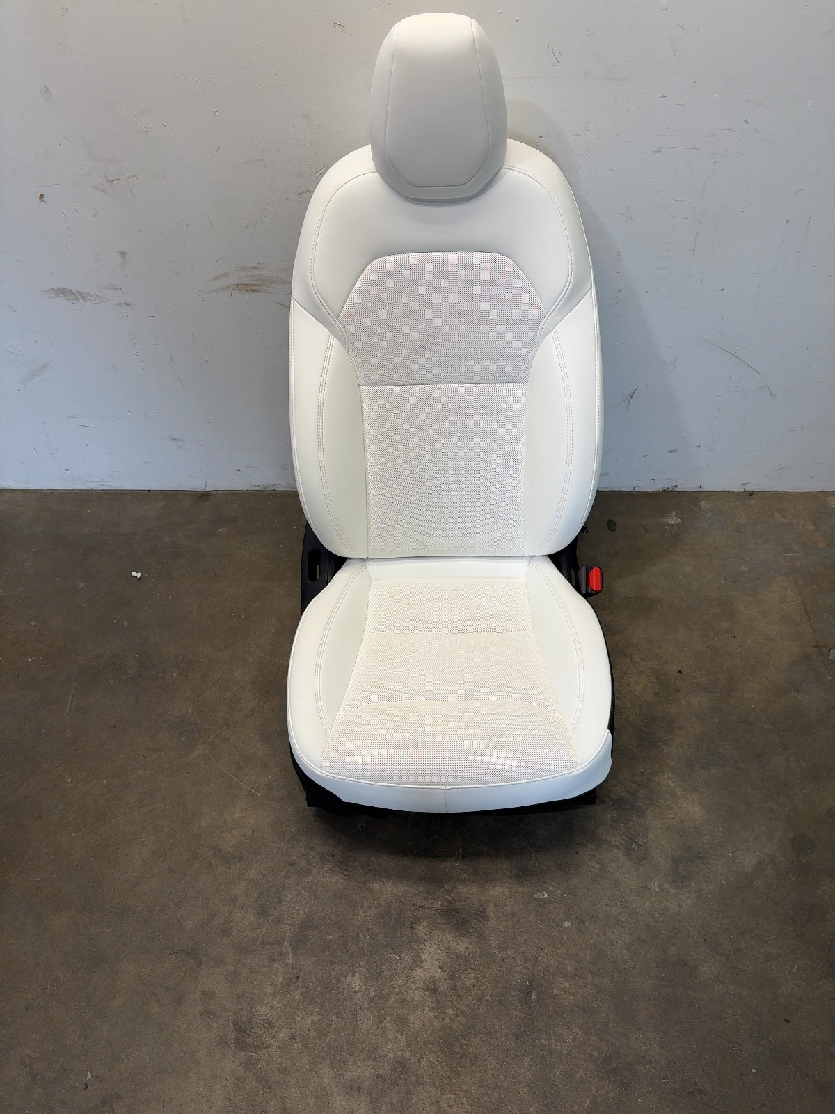 2024-2025 Tesla Model 3 Highland Front Right Seat Assembly 7754324-02-B