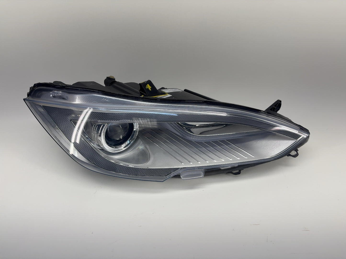 2015-2017 Tesla Model S Right Headlight 6005907-00-D
