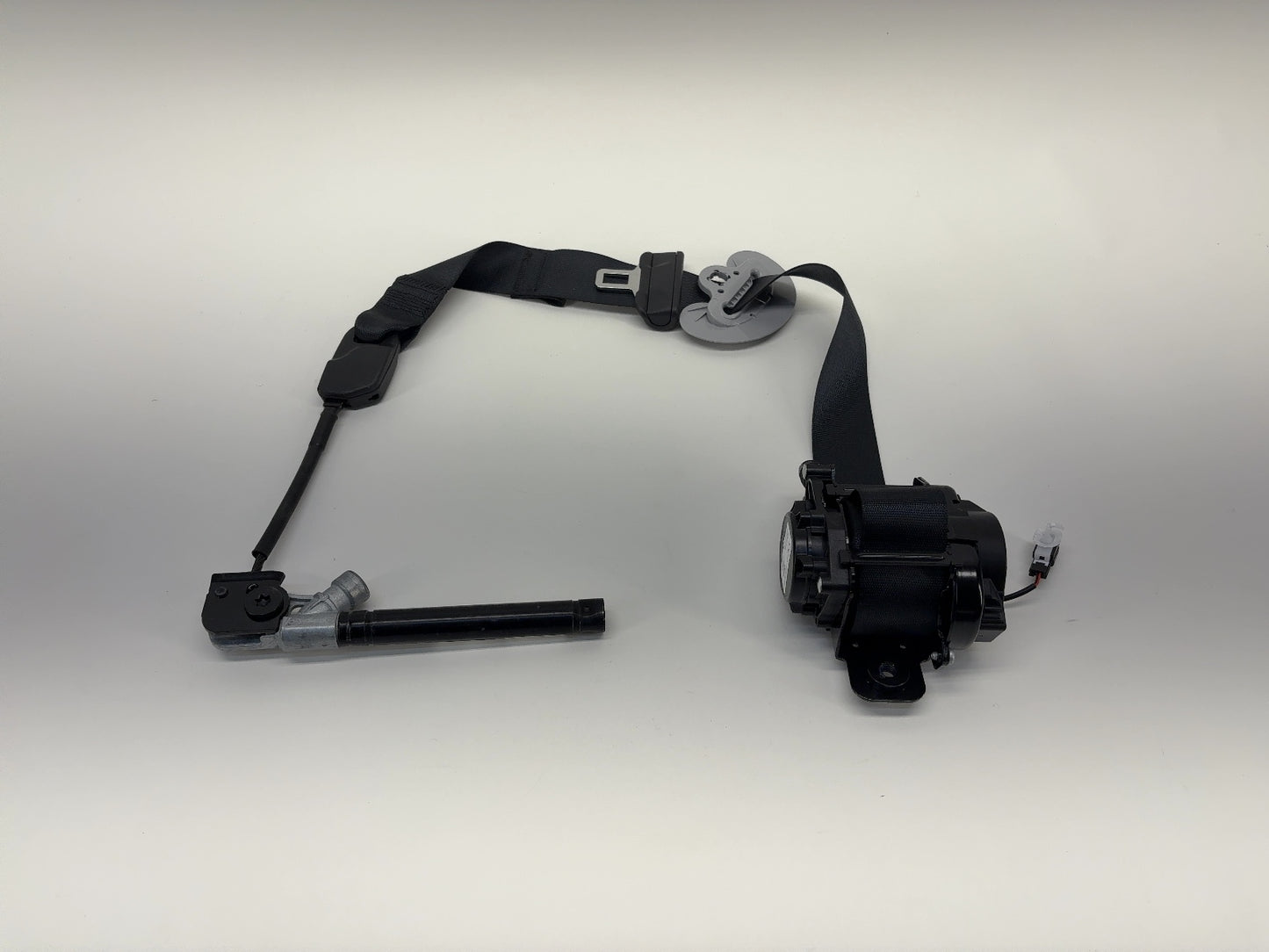 2025 Tesla Model 3 Highland Front Right Seat Belt 1856706-N1-E