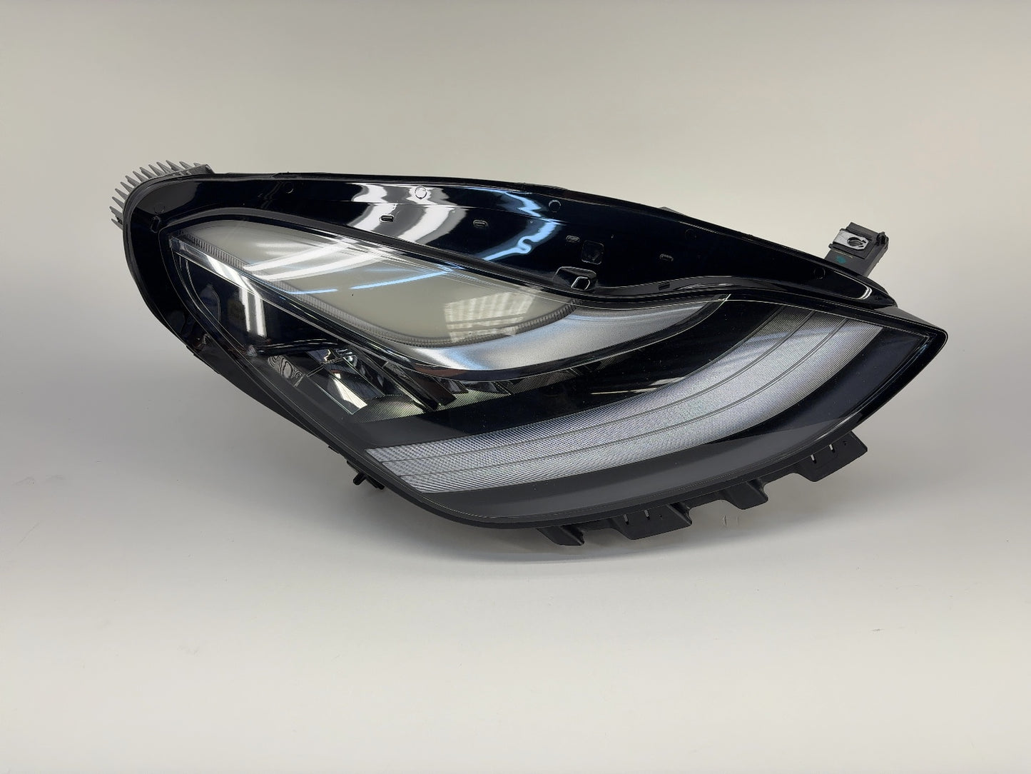 2017 Tesla Model 3 Headlamp Up Level Right 1077372-88-E