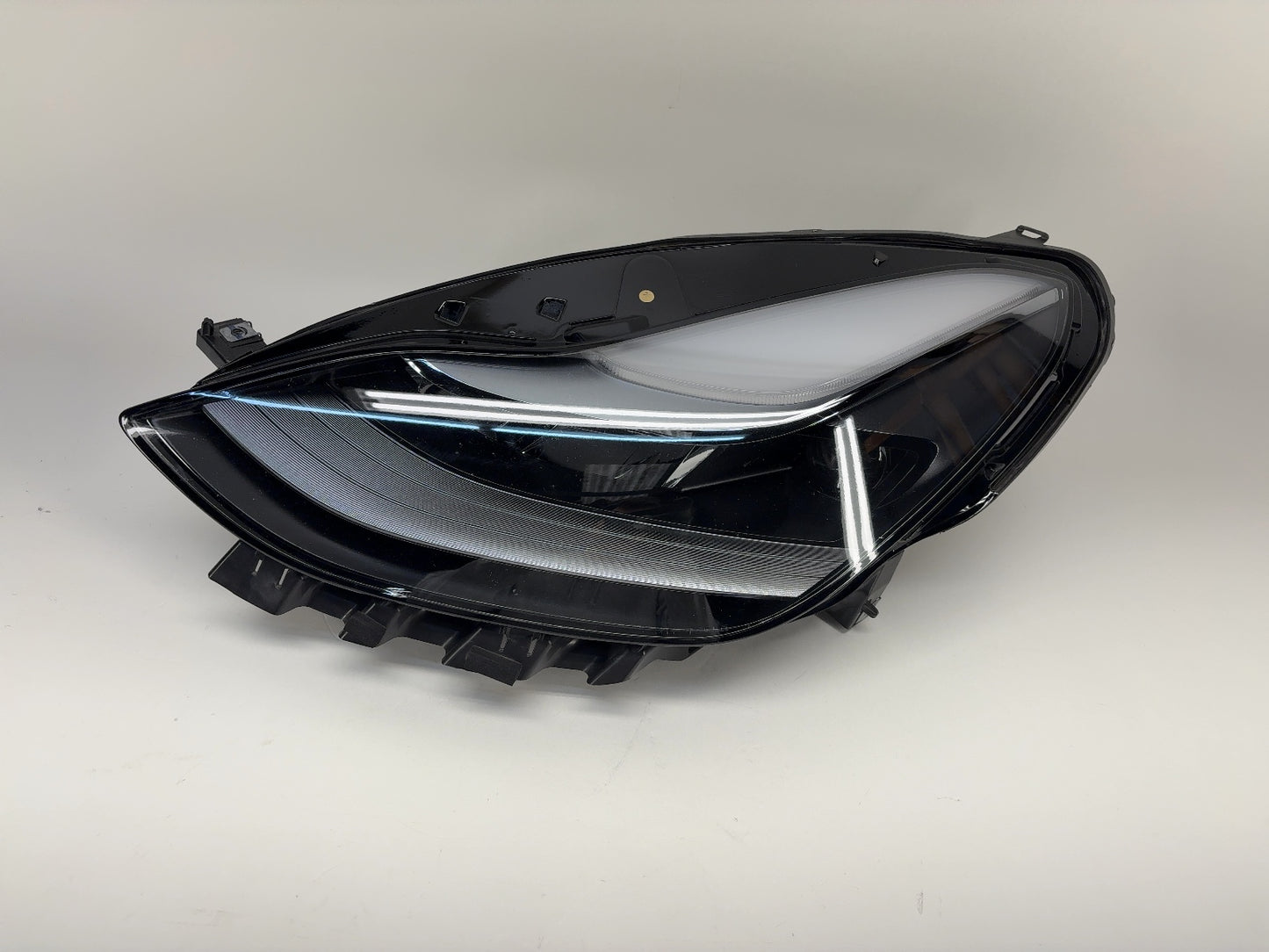 2023 Tesla Model Y Left Global Headlight 1514952-00-D