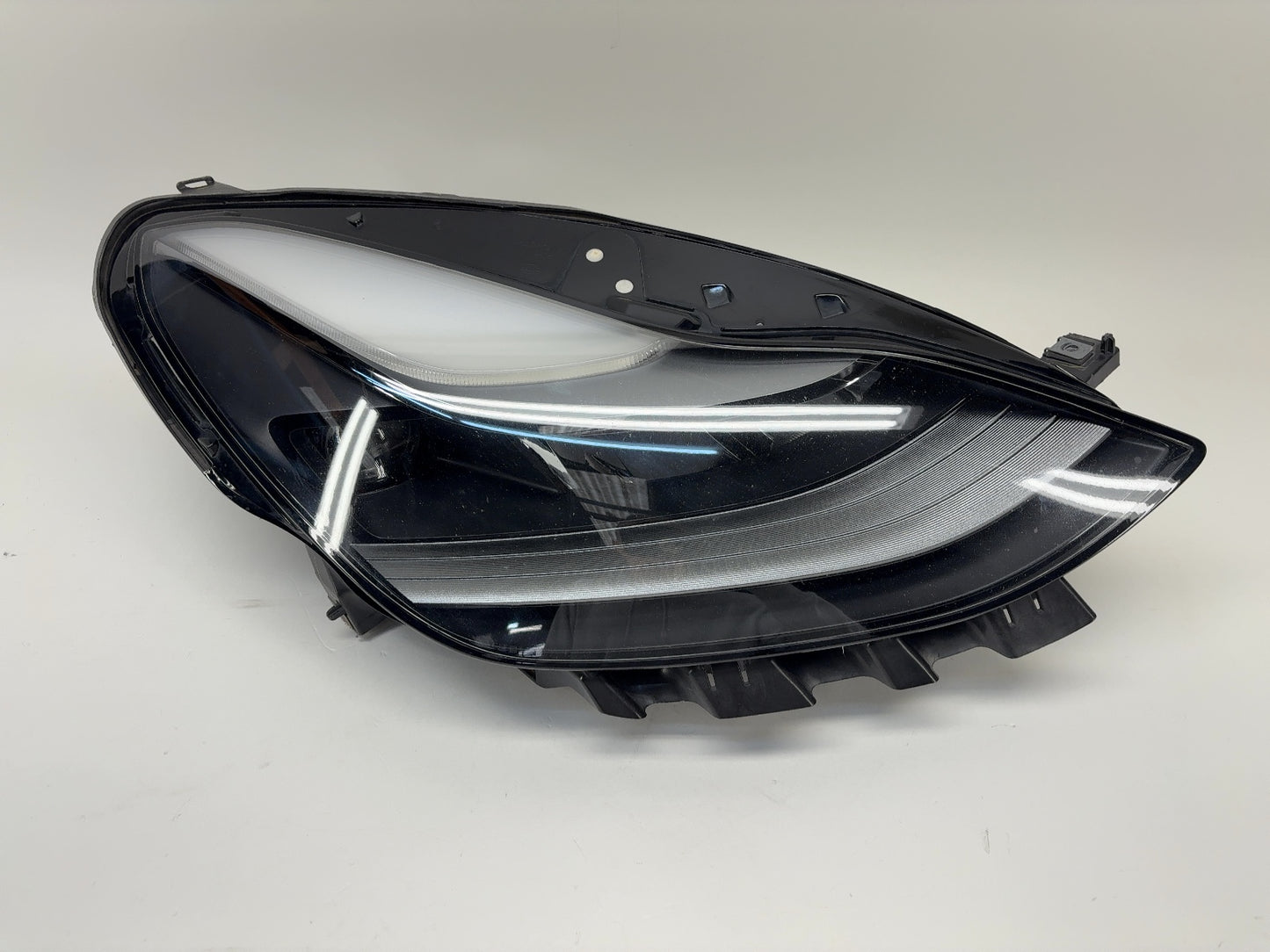 2022-2023 Tesla Model Y Right Global Headlight 1514953-00-D