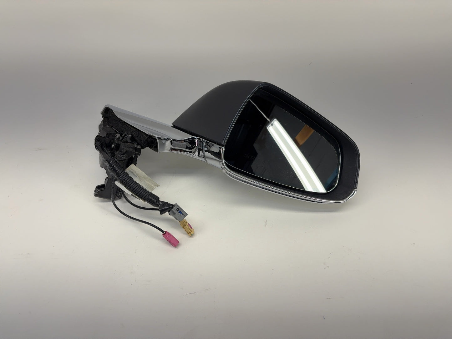 2015 Tesla Model S Front Right Door Mirror Assembly 1041318-00-A