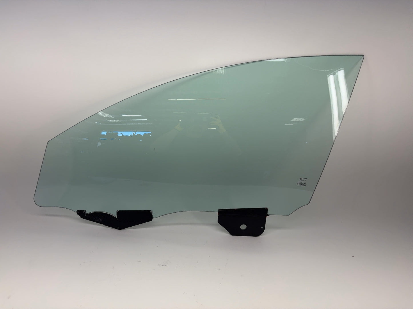 2022-2023 Tesla Model Y Front Left Door Glass Laminated 1582616-00-B
