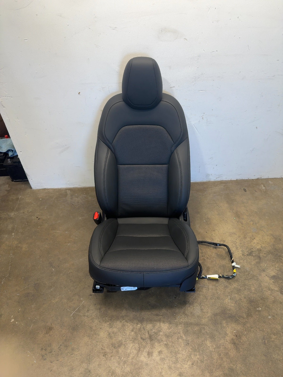2025 Tesla Model 3 Highland Front Left Seat Assembly 7754322-01-C