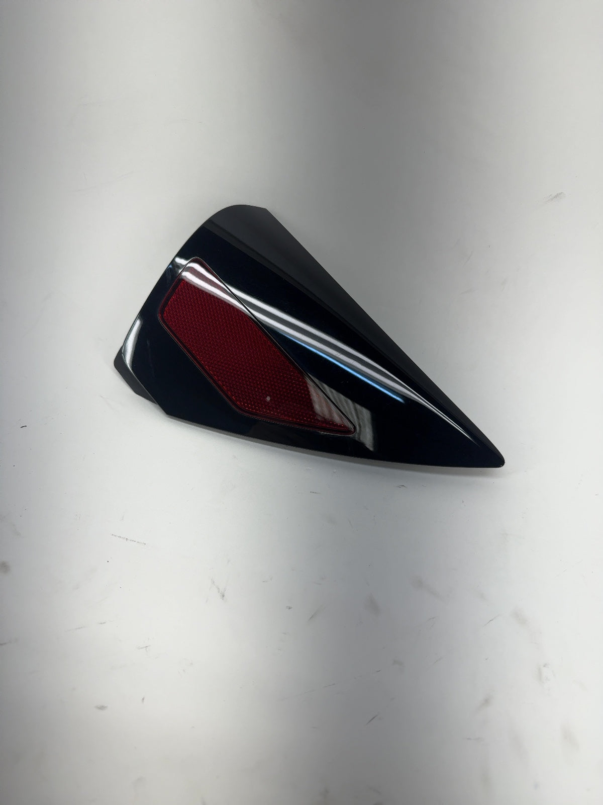 2021-2023 Tesla Model 3 Right Quarter Reflector 1518783-00-B