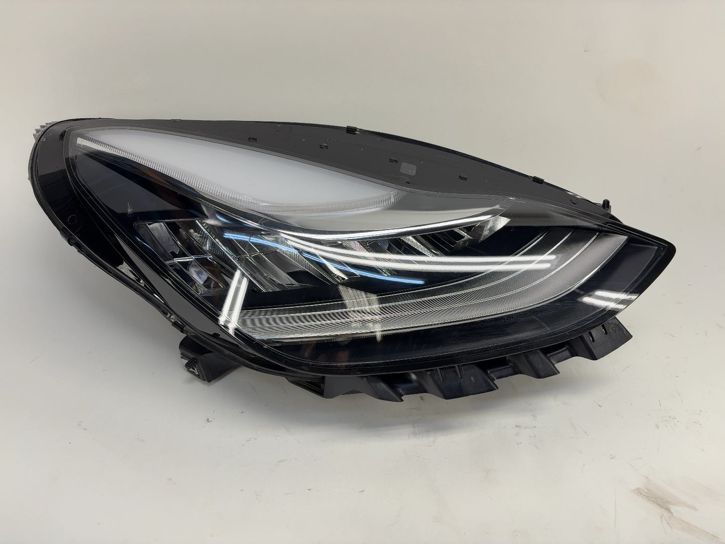 2018 Tesla Model 3 Right Headlamp 1077372-00-E