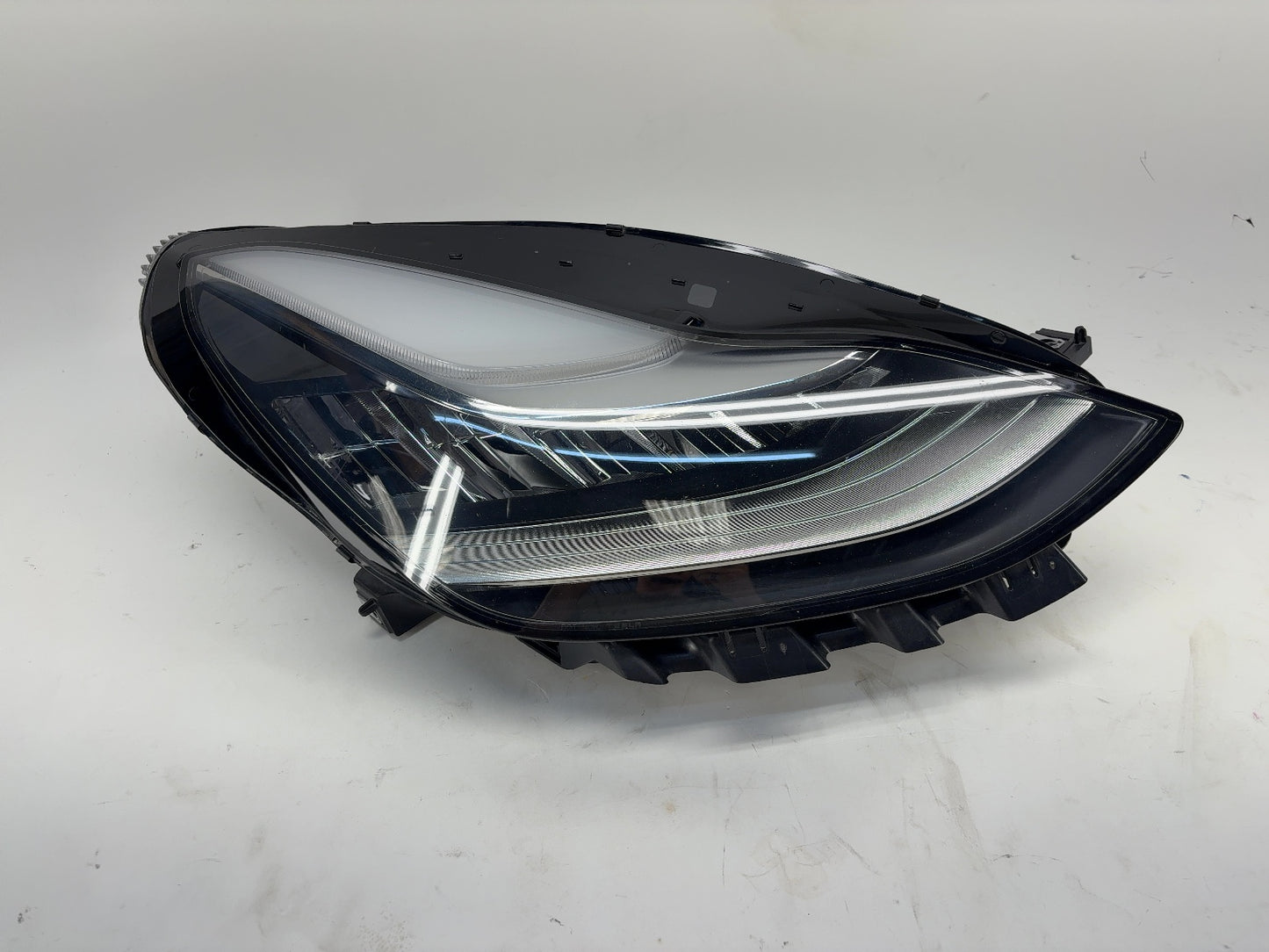 2018 Tesla Model 3 Right Headlamp 1077372-00-E