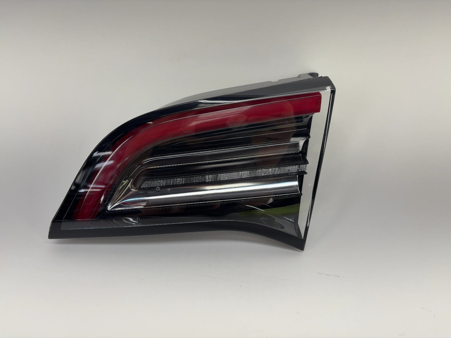 2021-2022 Tesla Model 3 Right Tail Lamp Trunk Mounted 1077402-00-G
