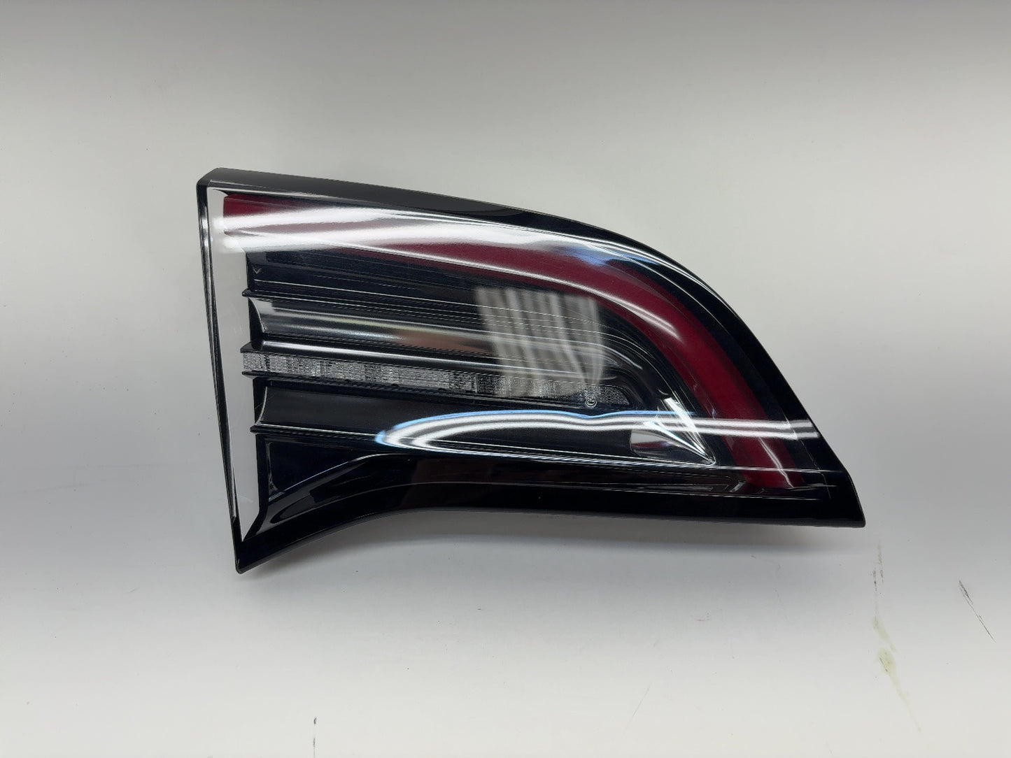 2021-2022 Tesla Model 3 Right Tail Lamp Trunk Mounted 1077402-00-G