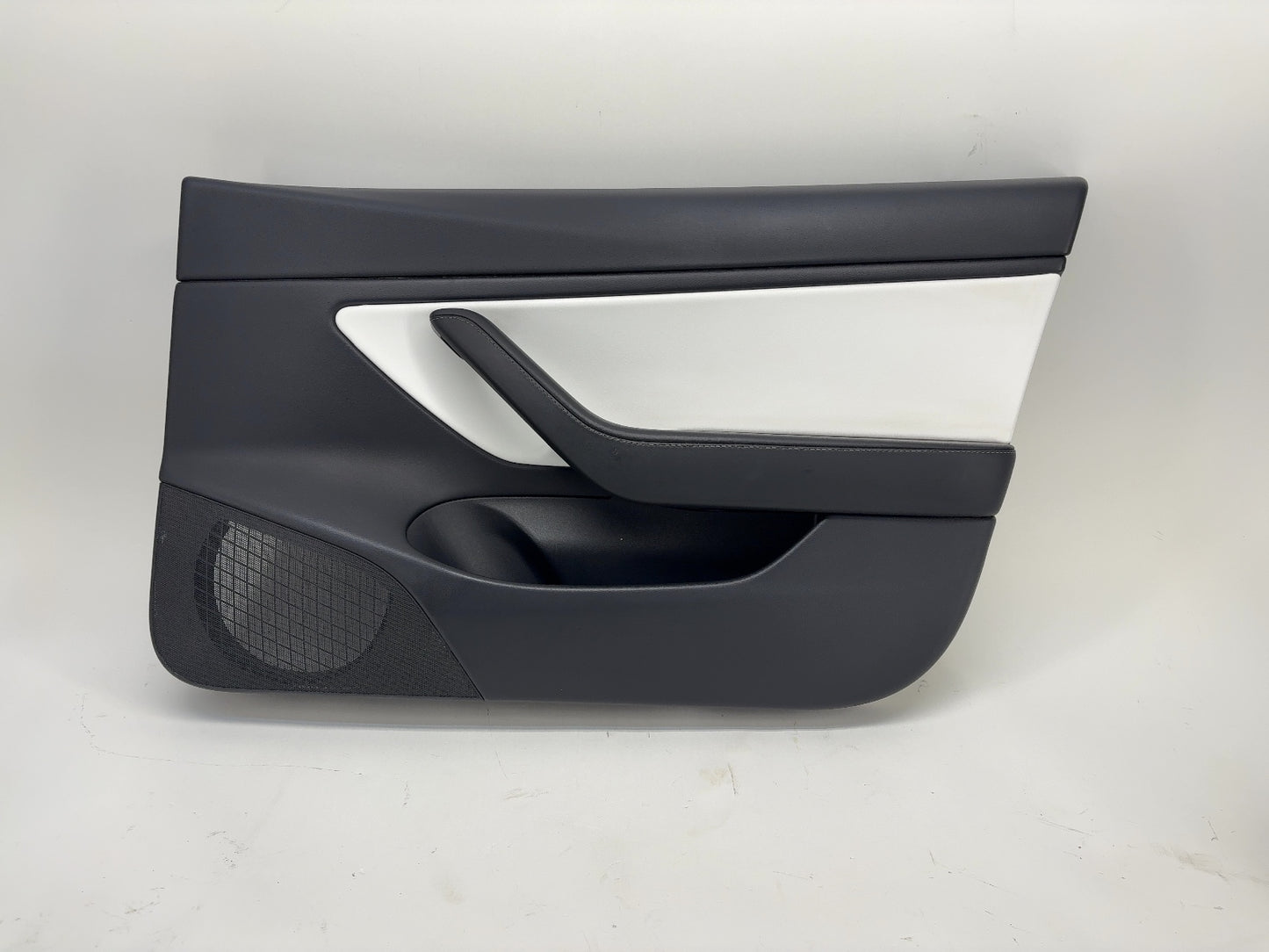 2020 Tesla Model 3 Front Right Door Panel 1090411-92-L
