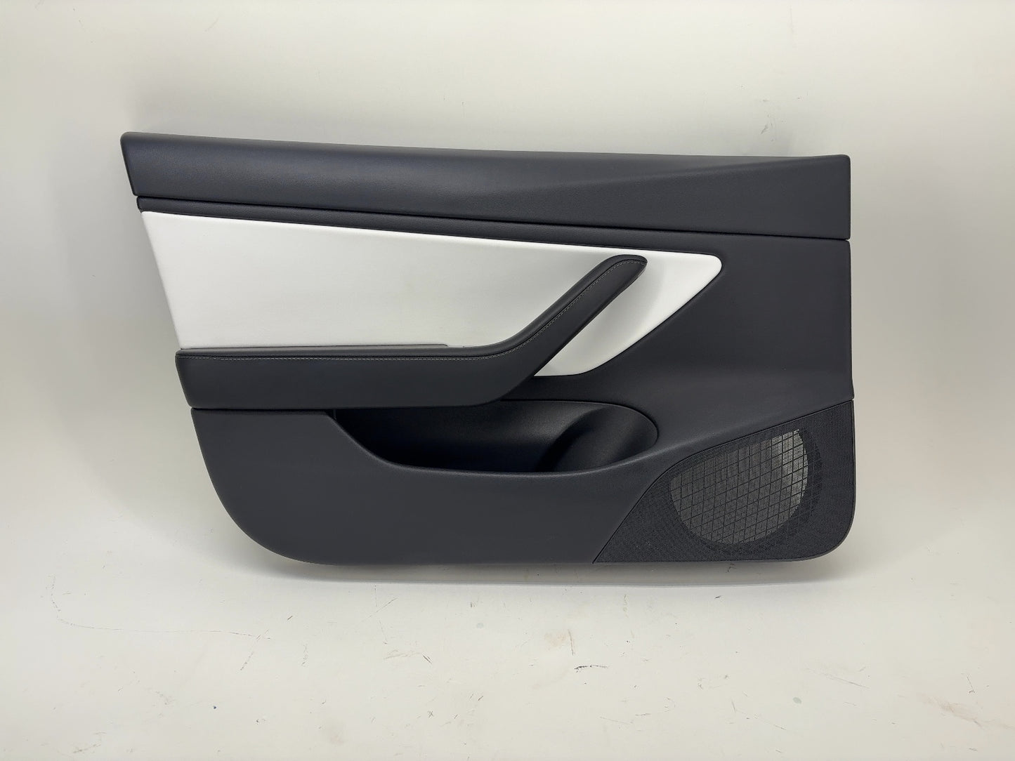 2020-2023 Tesla Model 3 Front Left Door Panel 1090409-92-L