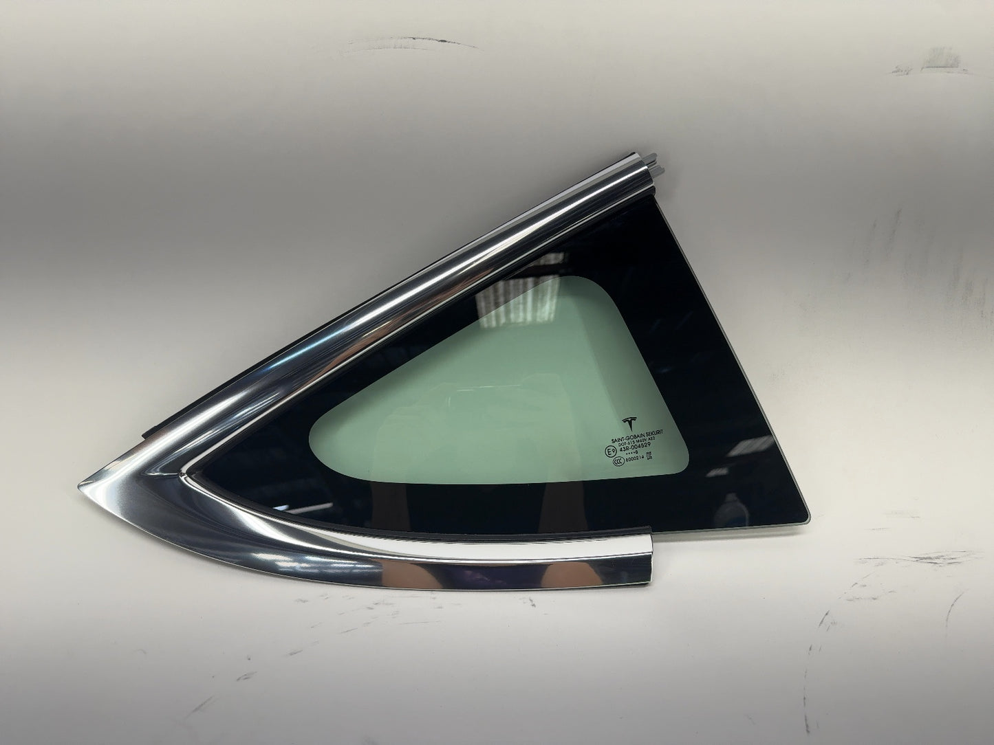 2020 Tesla Model 3 Rear Quarter Glass Right Chrome 1098758-00-G