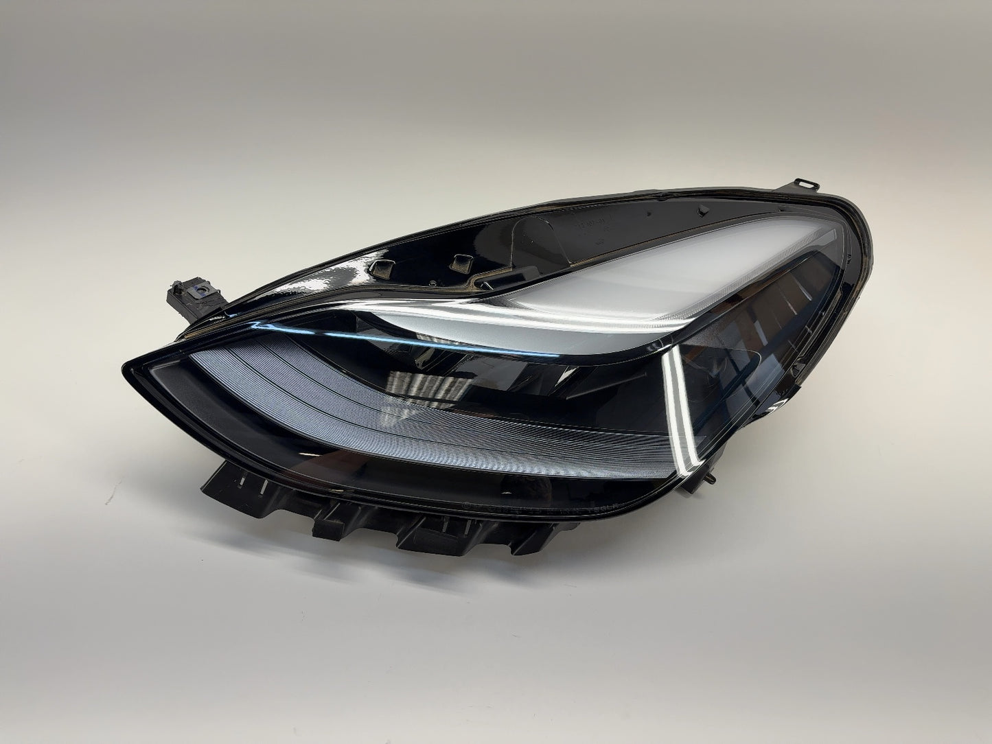 2024 Tesla Model Y Left Headlamp 1514952-00-E