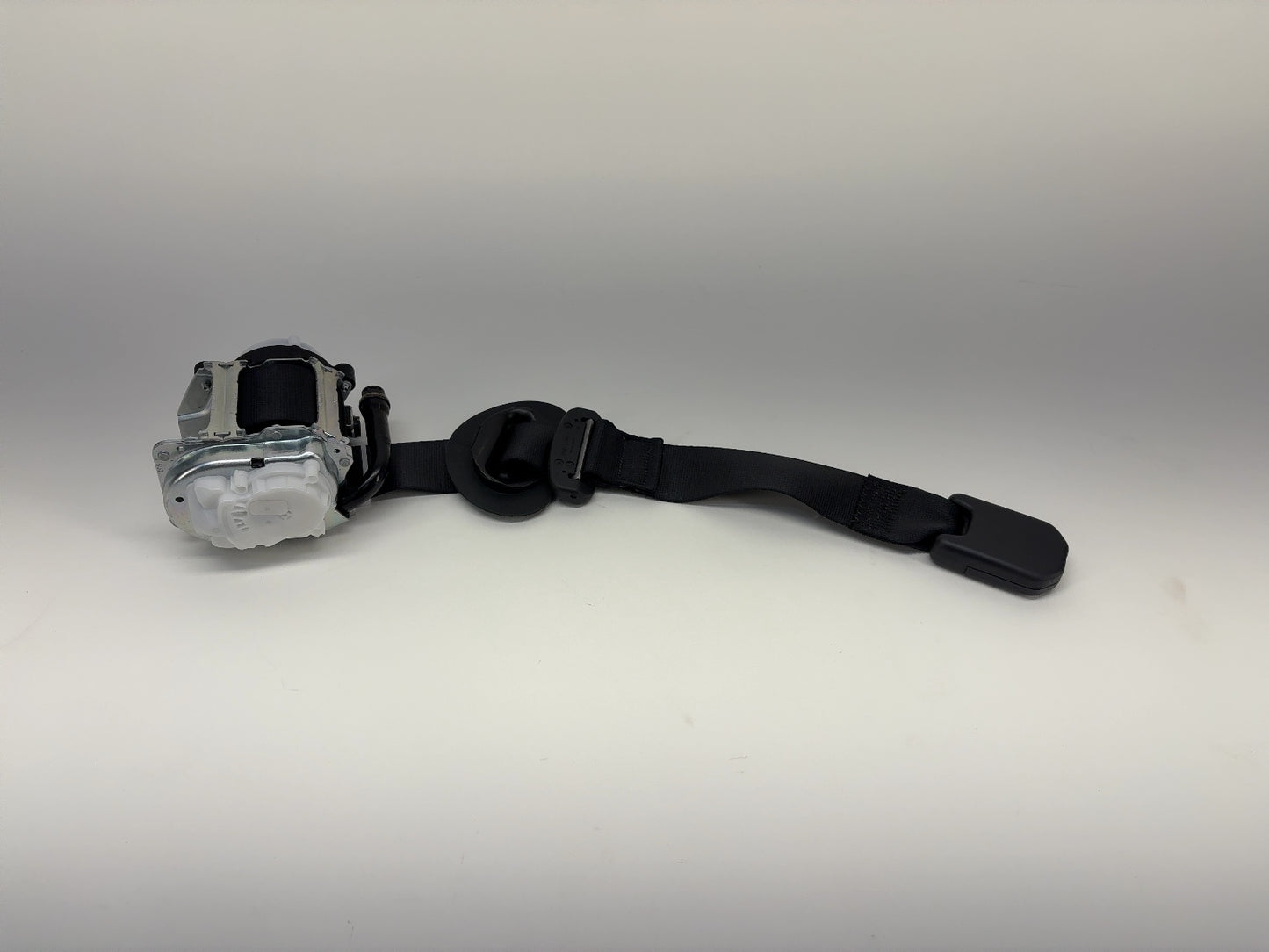2021-2025 Tesla Model X Front Right Seat Belt Retractor 1615469-90-D