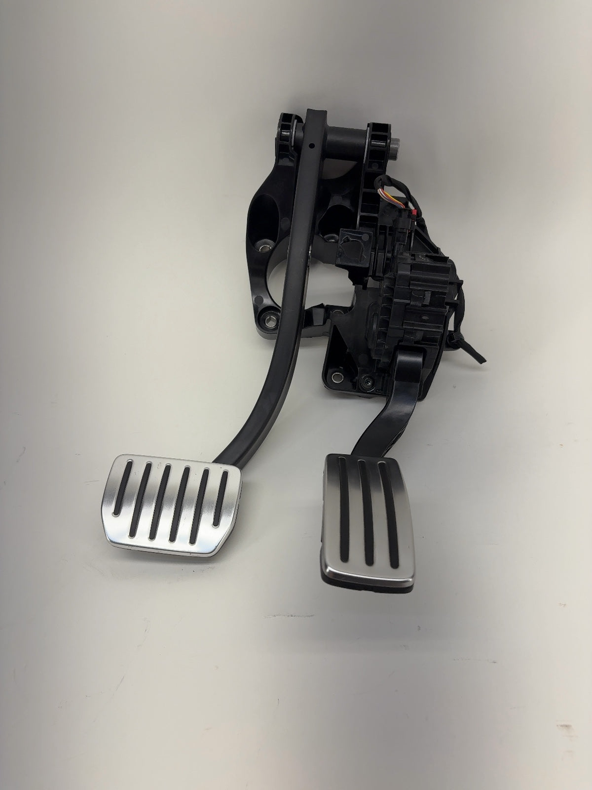 2026 Tesla Model 3 Highland Brake And Accelerator Pedal Assembly 1344691-01-B